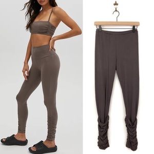 Saturday Sunday Ribbed Ruched Leggings